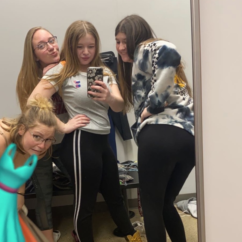 Meet your Posher, Clair